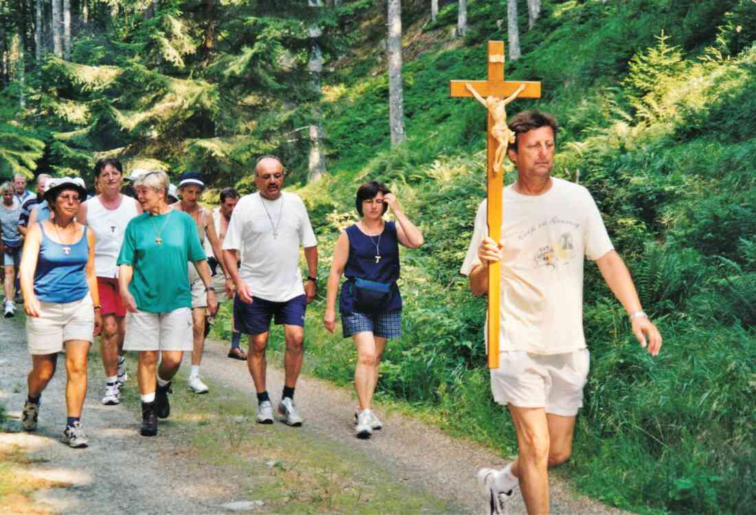 Röm. kath. Pfarre: 17. Fußwallfahrt nach Mariazell - 2001 (Drobits/Schmalzl/Schwartz/Kappel)