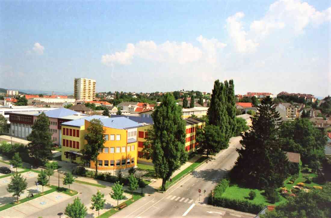 Blick auf das Zweisprachige Gymnasium (Badgasse 7)