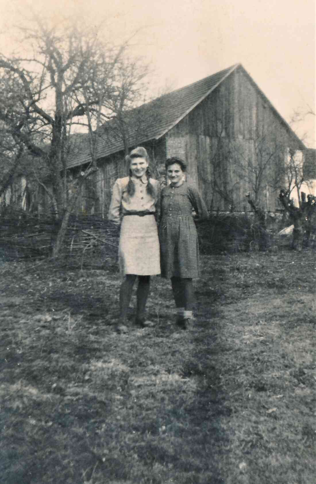 St. Martin: Elisabeth Javorits (verh. Unger, *1927) und Gisela Garber (verh. Bernhard, *1927)