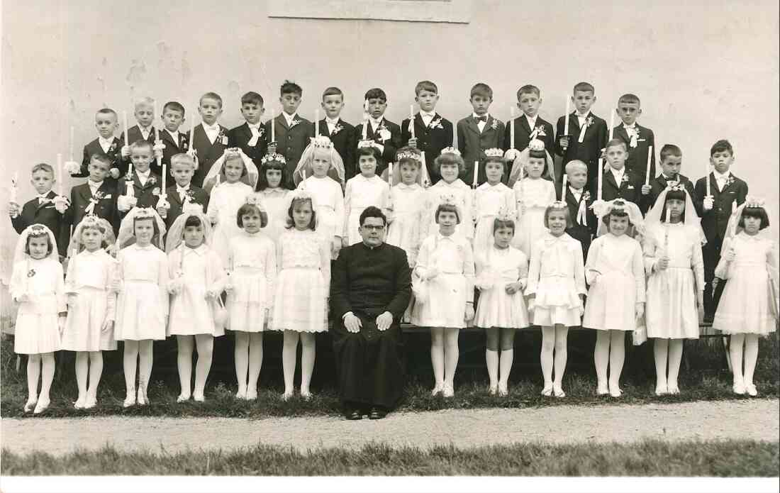 Röm. kath. Pfarre: Erstkommunion 1990 - Kaplan Leo Stubits