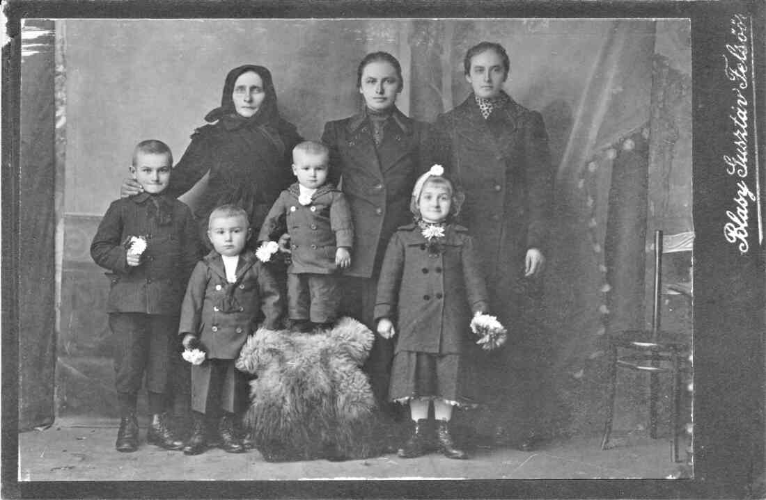 Frauen und Kinder der Familie Gaal/Zambo