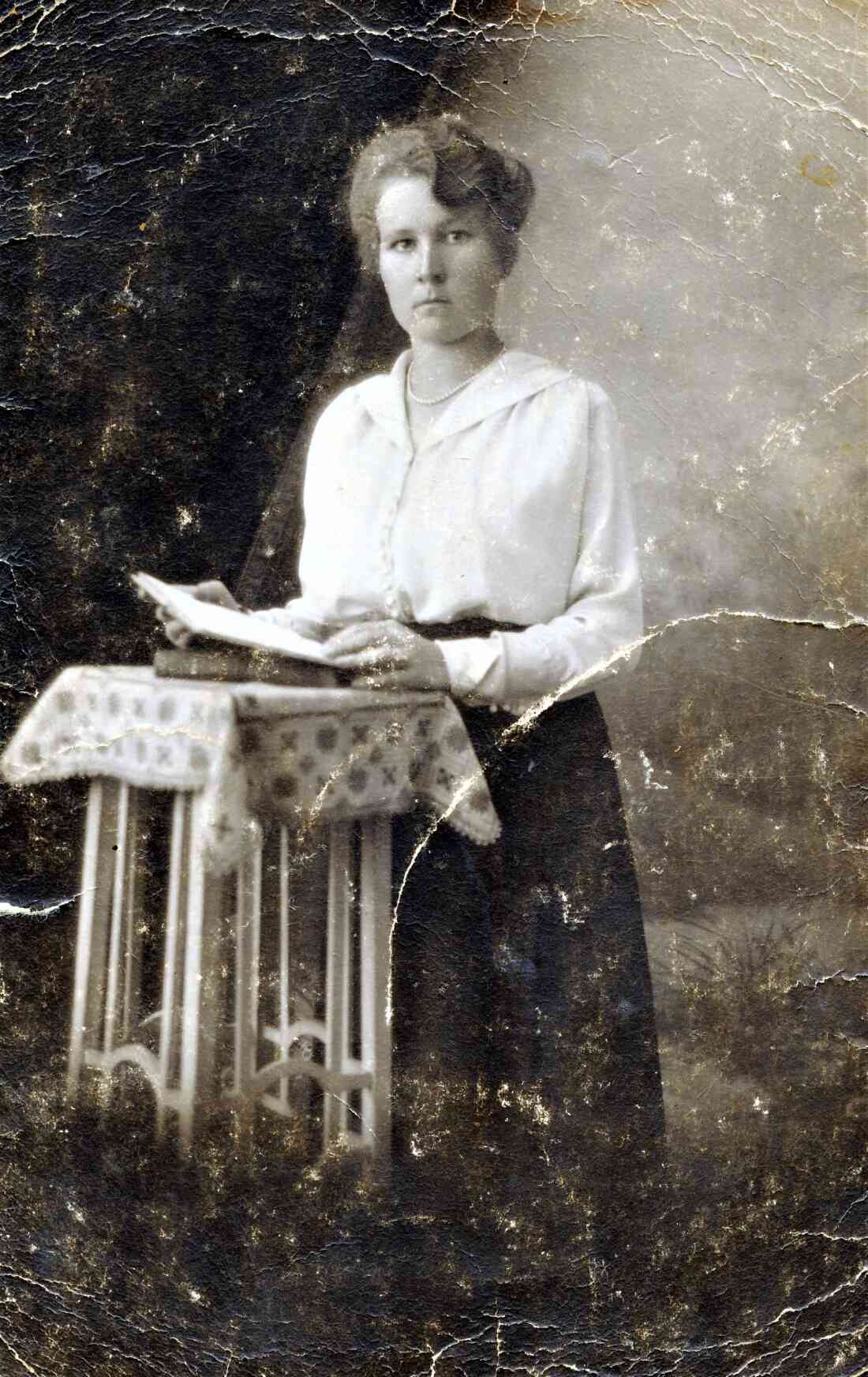 Anna Brandstätter (verh. Blach, *1897 / +1986) - Portrait