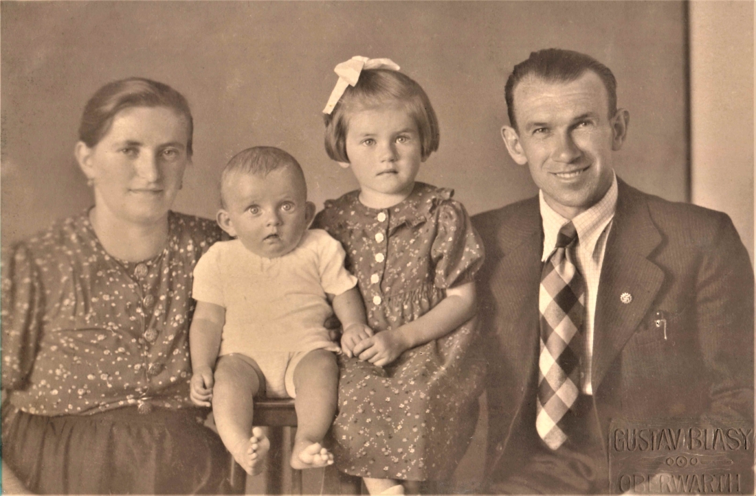 Familie Gisela (geb. Györög) und Julius Ritter mit den zwei Erstgeborenen - Oberwart Nr. 80 (Buchengasse 9)