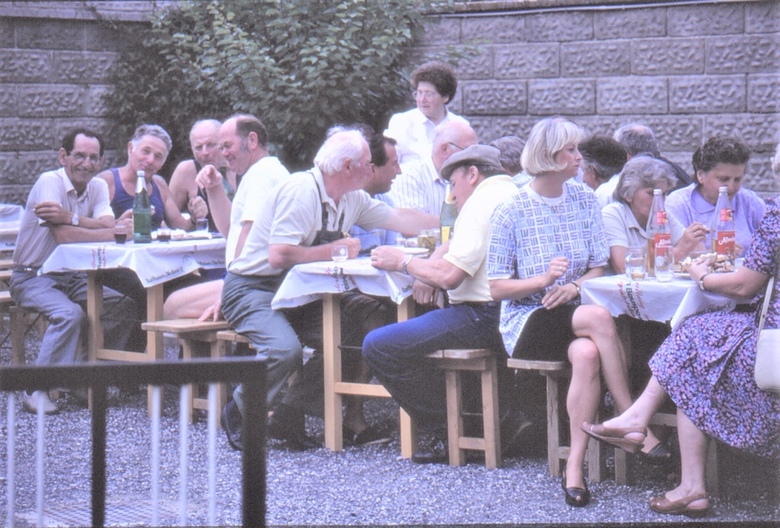 St. Martin: Im Garten von Familie Mirtl anlässlich der Hochzeit von Susanne Szendy und Werner Mirtl am 20. Juli 1991