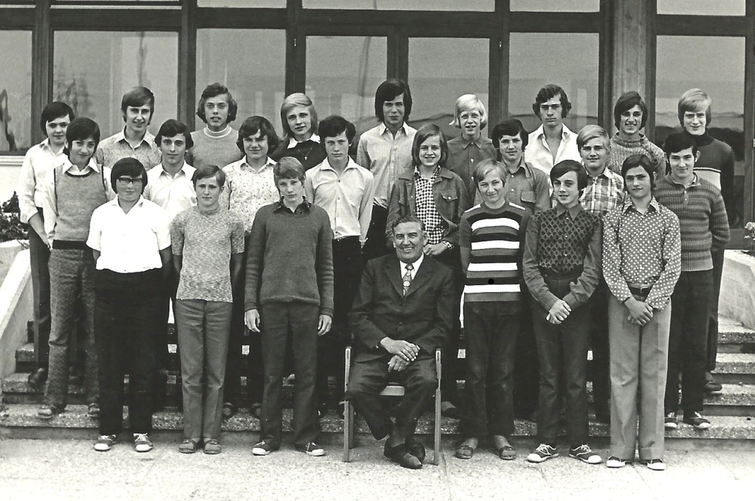 Klasse der Polytechnischen Schule mit Klassenvorstand FL Peter Halper 1973/74