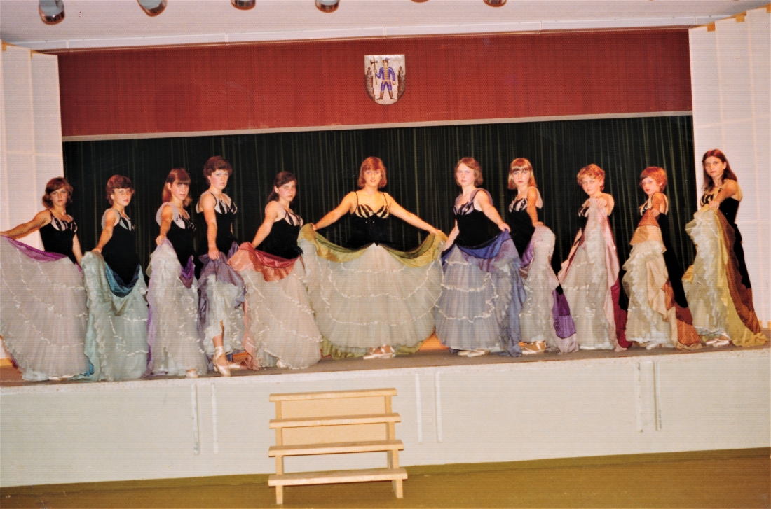 Städtische Ballettschule "Heut´dirigiert der Strauß"