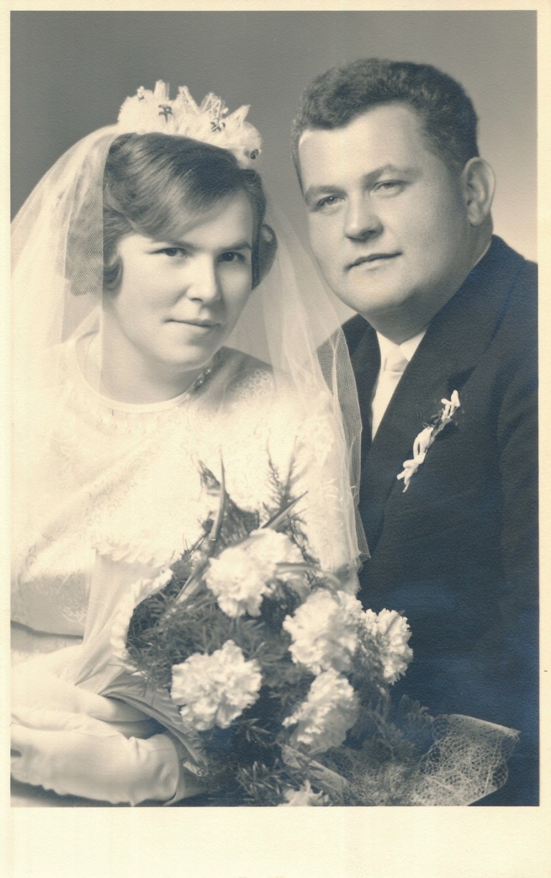 Das Hochzeitspaar Hermann Pal (*1941/+2007) und Anneliese Pal (geb. Pesenhofer, *1945/+2020)