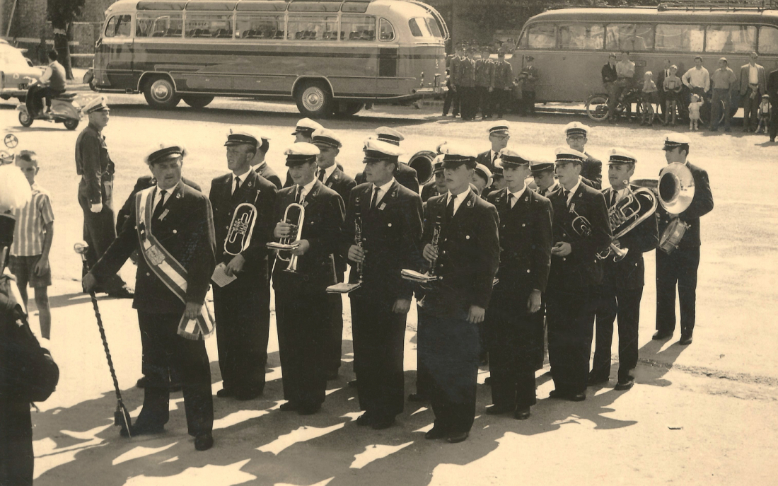 Stadtkapelle: Ausrückung bei einem Blasmusiktreffen in der Umgebung unter Stabführer Anton Pirnar