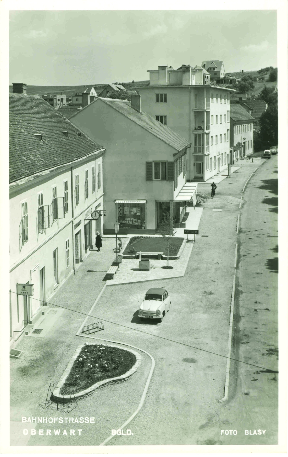 Ansichtskarte: Bahnhofstraße (im Hintergund das erste OSG-Hochhaus, Bahnhofstraße 7)
