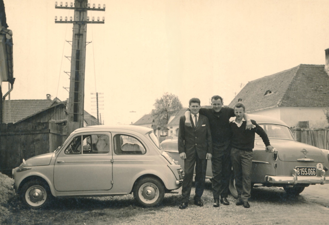 Drei Freunde und Autobesitzer (Opel/Puch) in der Grazerstraße - Adorjan/Wagner/Krutzler