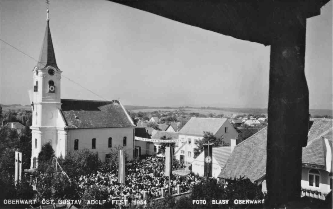 Ansichtskarte: Evangelisches Gustav-Adolf-Fest - Kirche, Pfarrhaus und Festplatz im Pfarrgarten