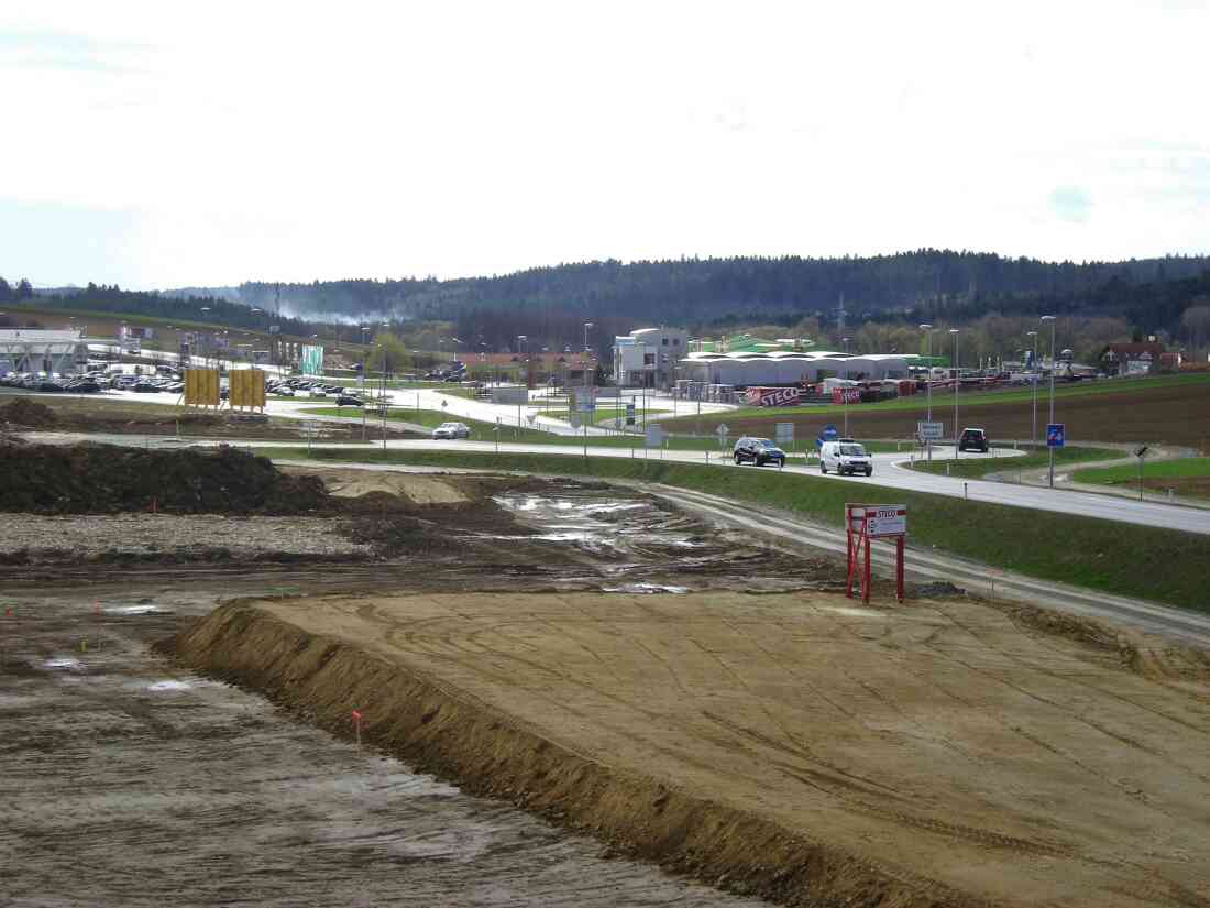 Blick gegen Süden auf die Baustelle des EO