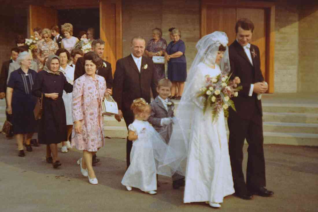 Hochzeit Renate Hansl & Karl Volcic: Auszug aus der Osterkirche