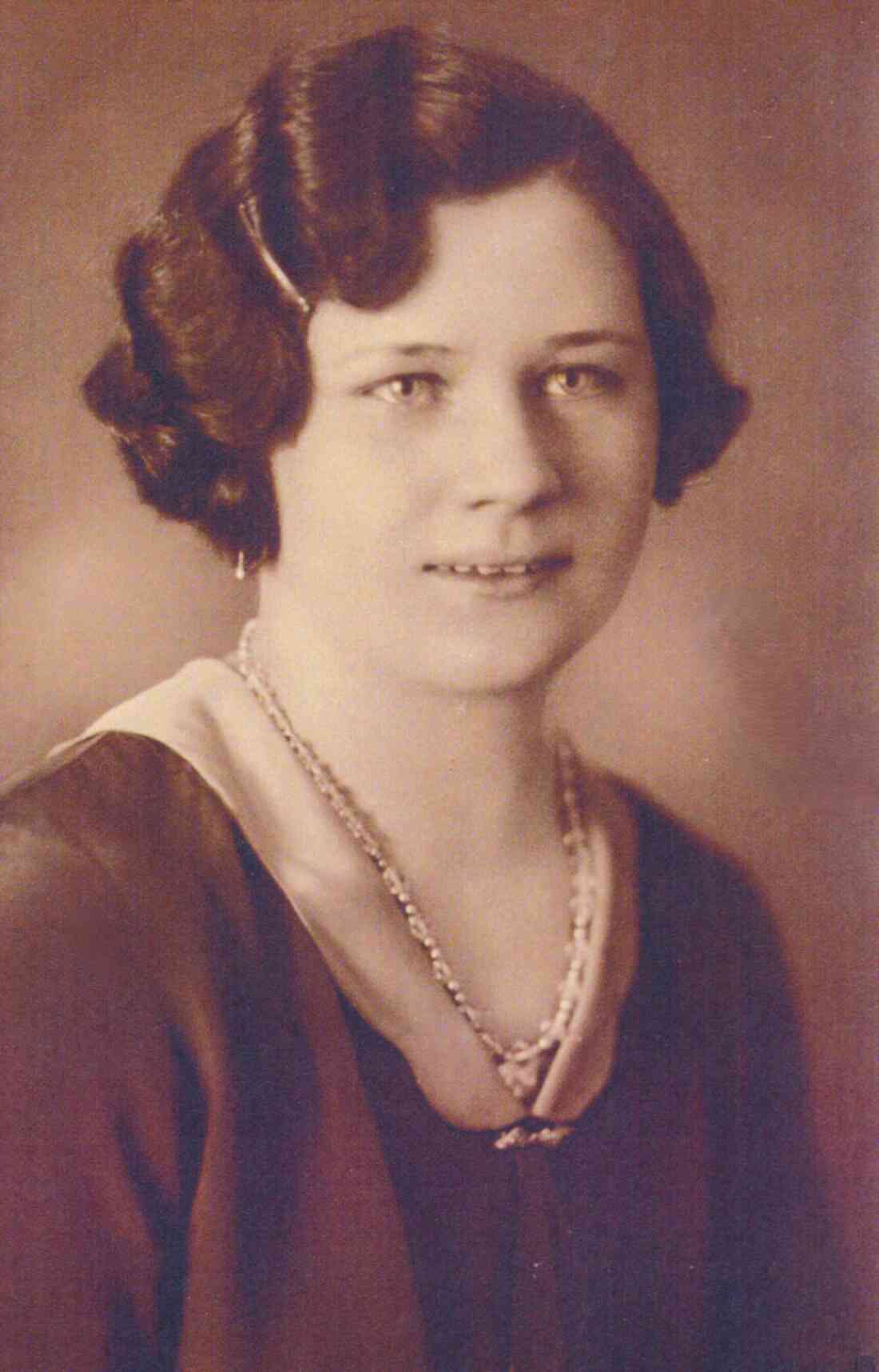Julianna Miklos (*1912/+2007) - Habichtgasse 12 (Portrait)