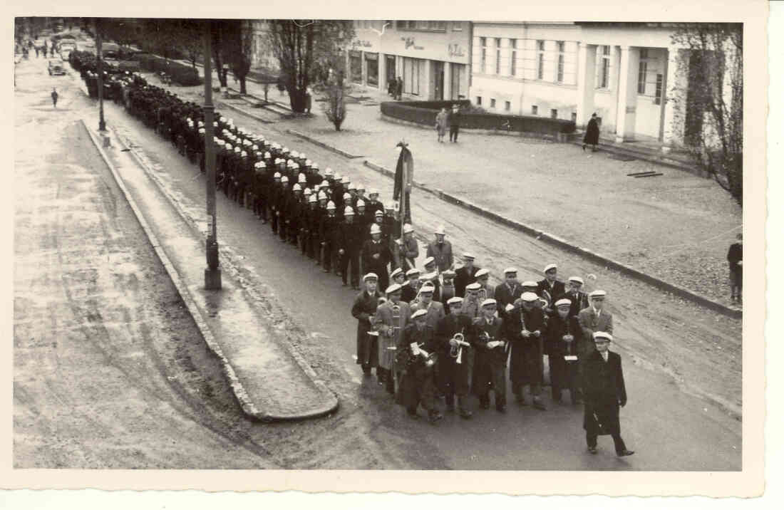 Feuerwehr: Trauerzug - Begräbnis Samuel Hutter +12.11.1955 (evang. AB)