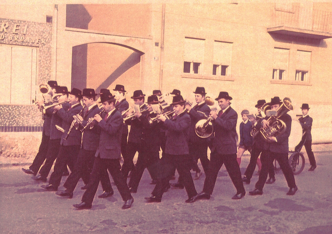 Stadtkapelle Oberwart: Marsch am 1. Mai - vor der ehemaligen Bäckerei Brunner ( Wienerstraße 29)