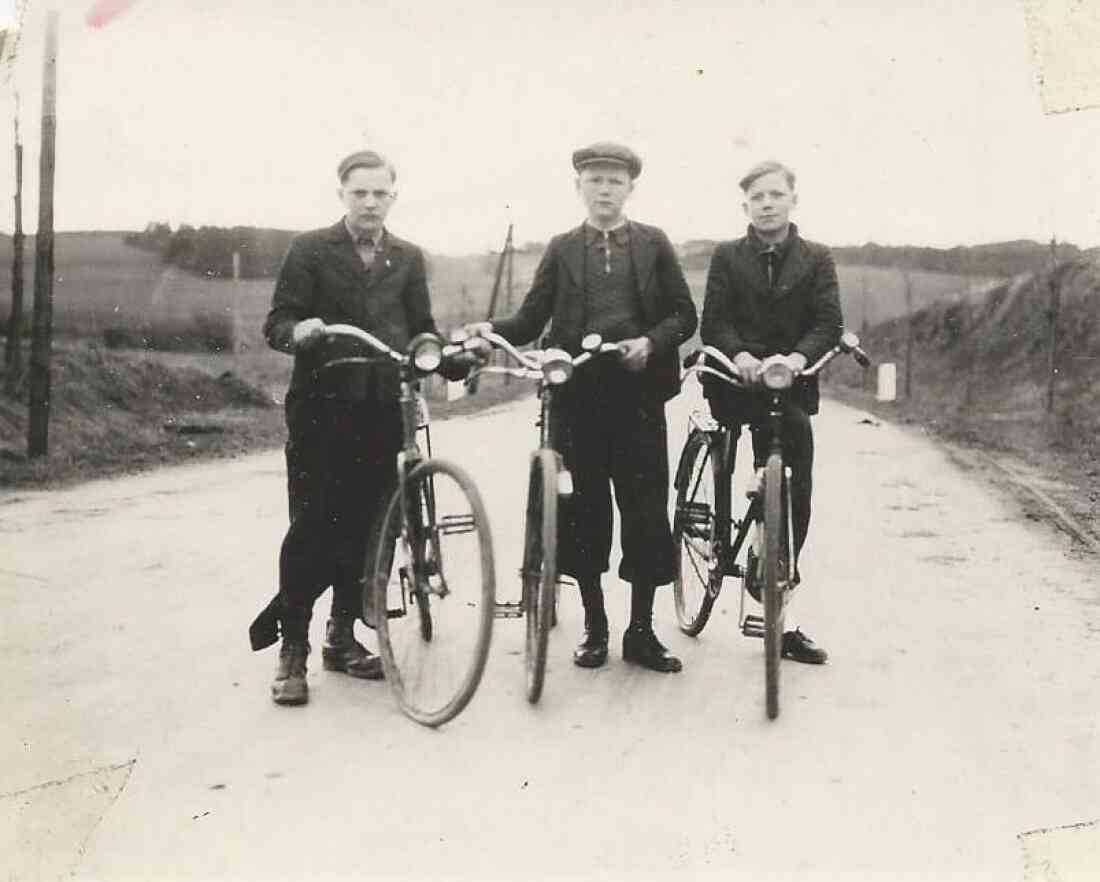 Ringbauer Franz, Zambo Alexander und Pongracz Michael mit ihren Fahrrädern