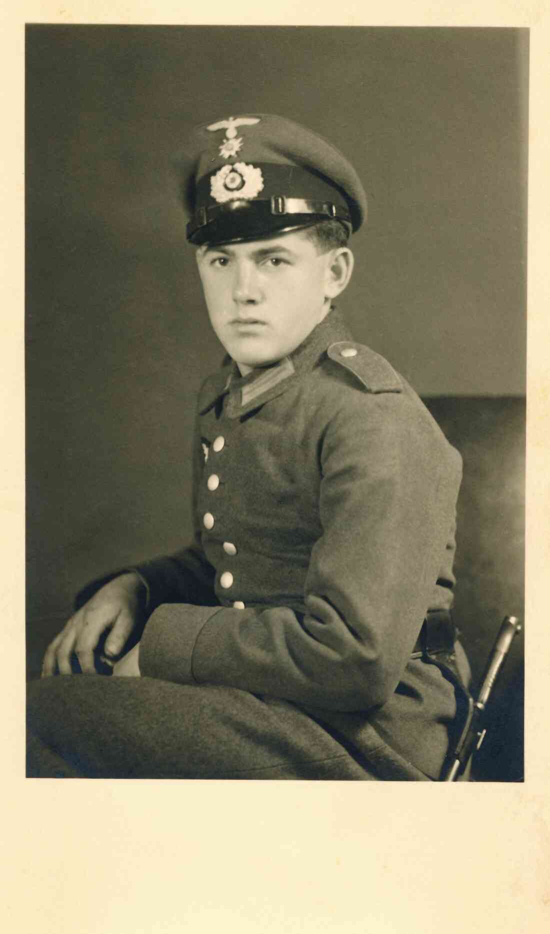 Hans/Johann Miertl  gefallen als Soldat der Deut. Wehrmacht (*1925/+1944 ) - Portrait