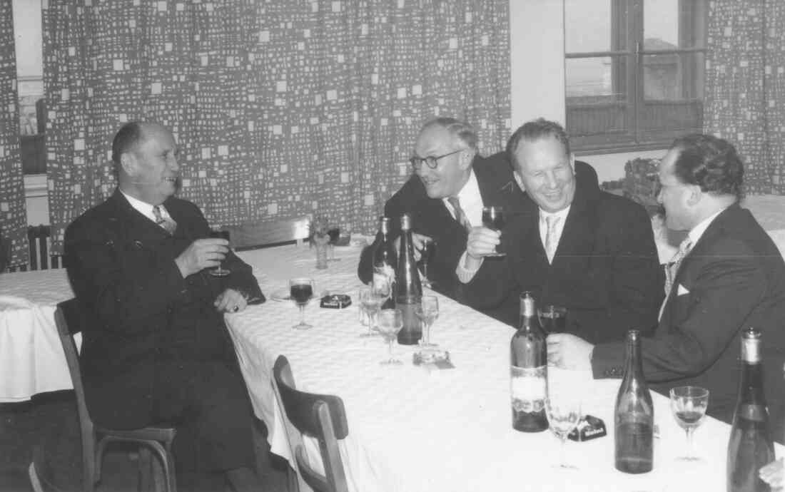 Anlässlich der Eröffnung der Bundesamtsgebäude: Nach dem Bankett - Brunner/Stieber/Wagner/Schober