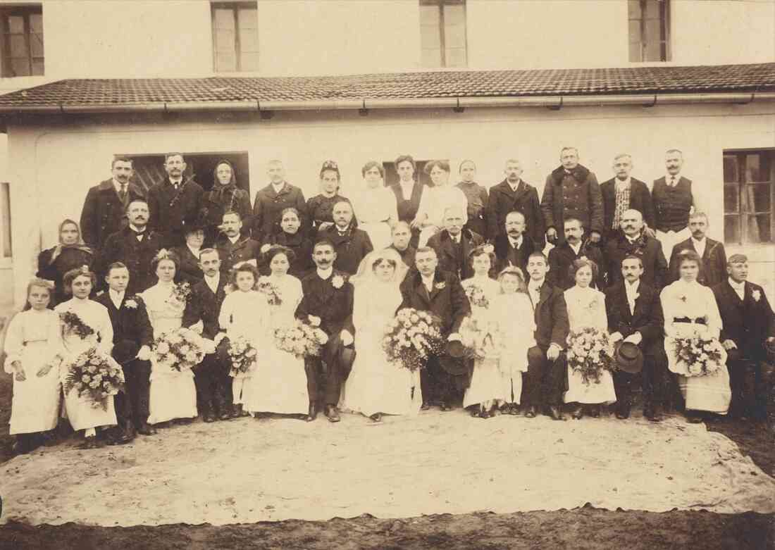 Die Hochzeitsgesellschaft der Hochzeit von Müllerstochter Maria Pelzmann aus Oberwart und dem Kellner Adolf Neubauer -  Pelzmann/Hutter/Gorell/Günczler