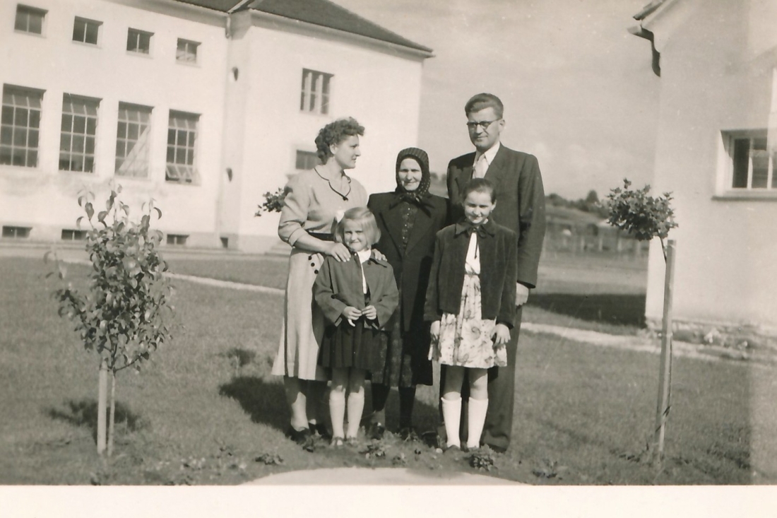 Familie Tölly mit der Oma