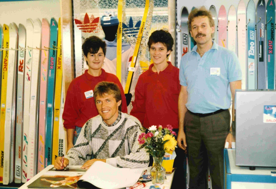 KGM/Konsum/COOP (Wienerstraße 13): die Sportabteilung organisiert eine Autogrammstunde mit Helmut Höflehner - Kurz