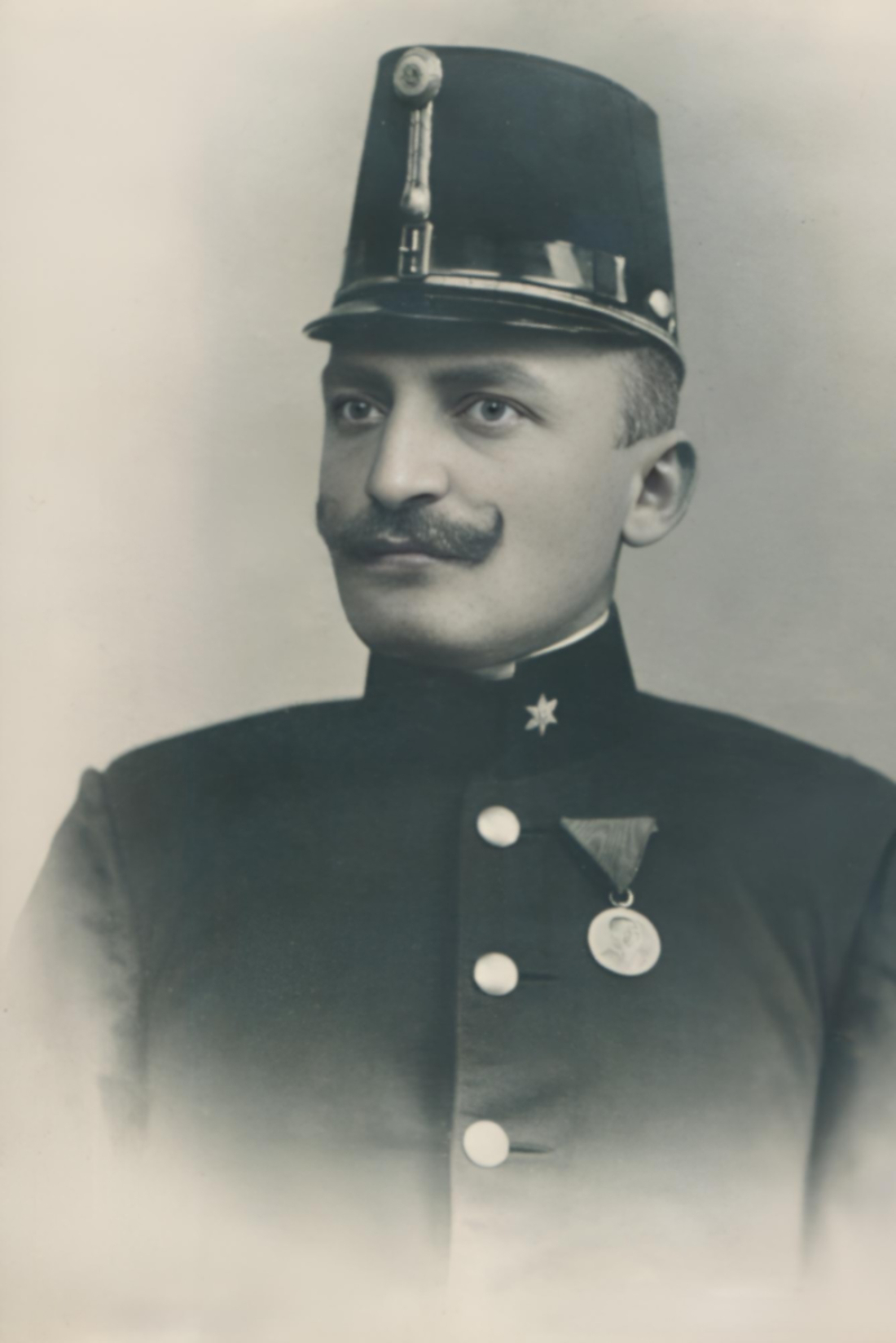 Portrait: Leutnant Johann Fliegenschnee (*1851/+1932) als Offizier / Soldat der k. u. k. Armee