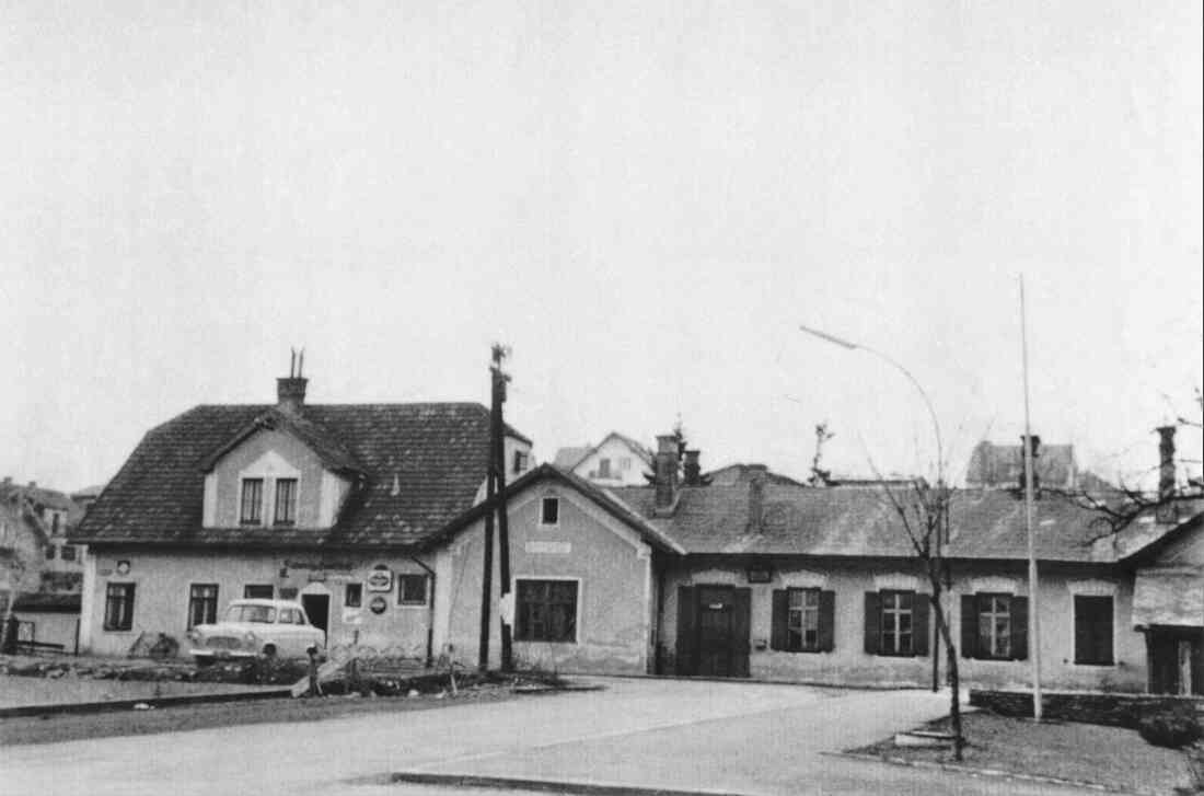 Bahnhof mit Gastwirtschaft