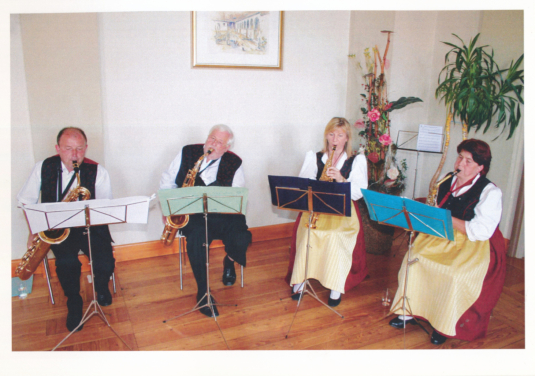 Das Saxophon-Quartett der Stadtkapelle umrahmt den Festakt anlässlich des 45-jährigen Bestandsjubiläums im Rathaussaal - Taschek/Weikmann/Stadlmann/Eberhard