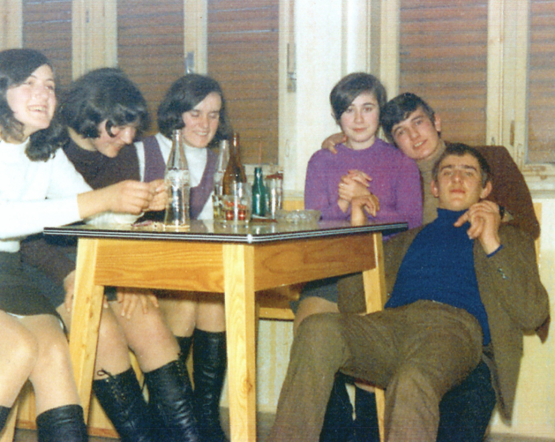 St. Martin: "Party beim Röhrling" - Jugendgruppe im Gasthaus (Meigl/Javorits/Konrath/Tissinai/Bernhard/Garber)