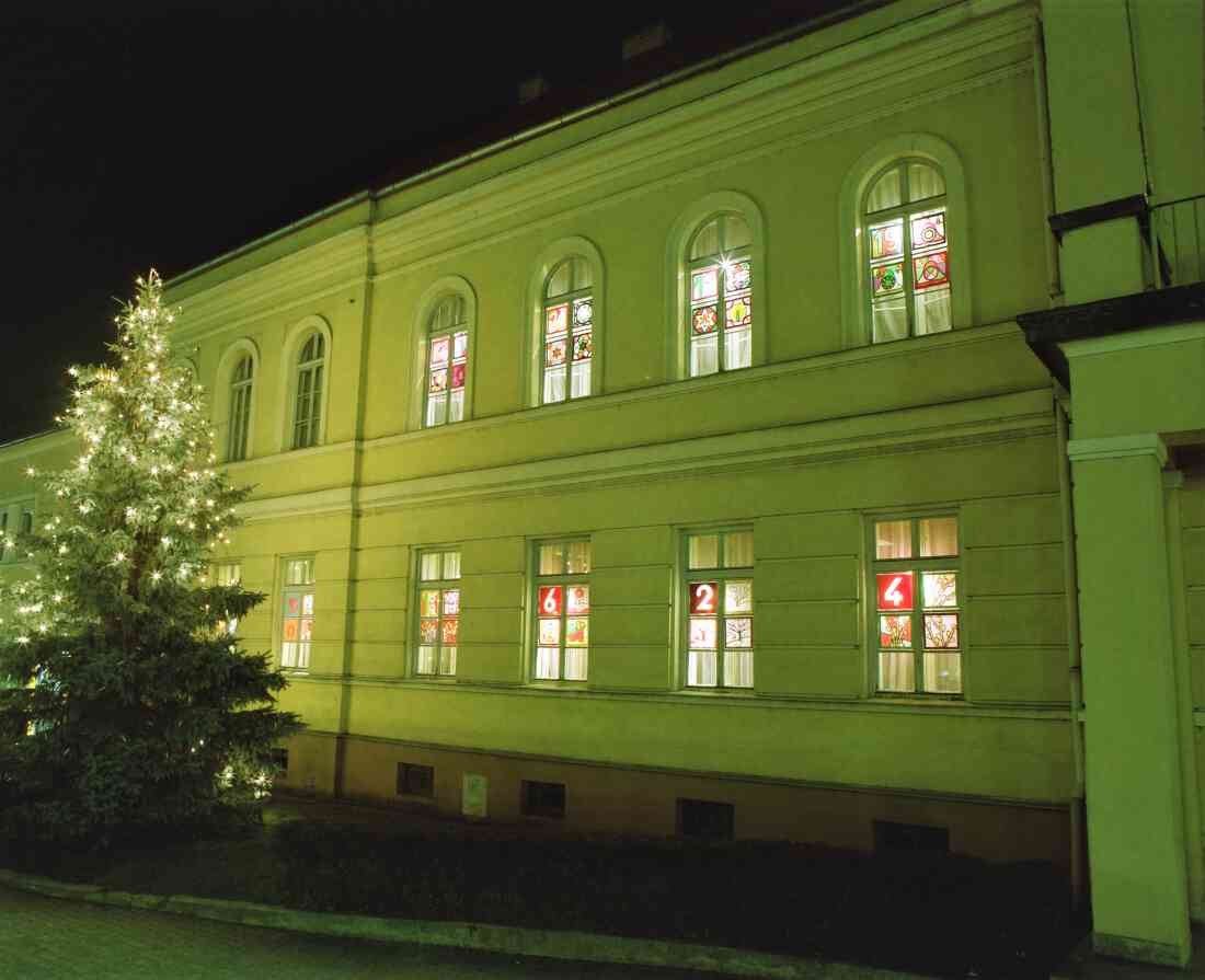 Rathaus mit Adventkalender