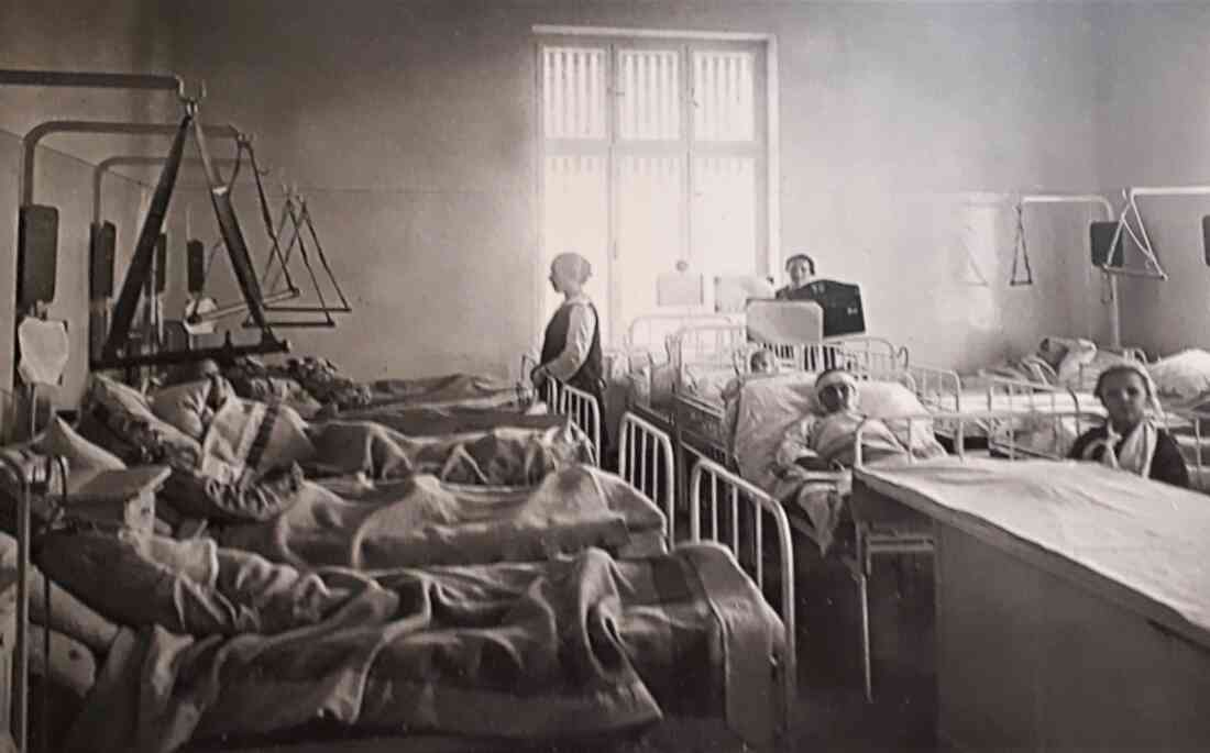 Krankenhaus (Spitalgasse / heute Dr.-Emmerich-Gyenge-Platz): Krankensaal