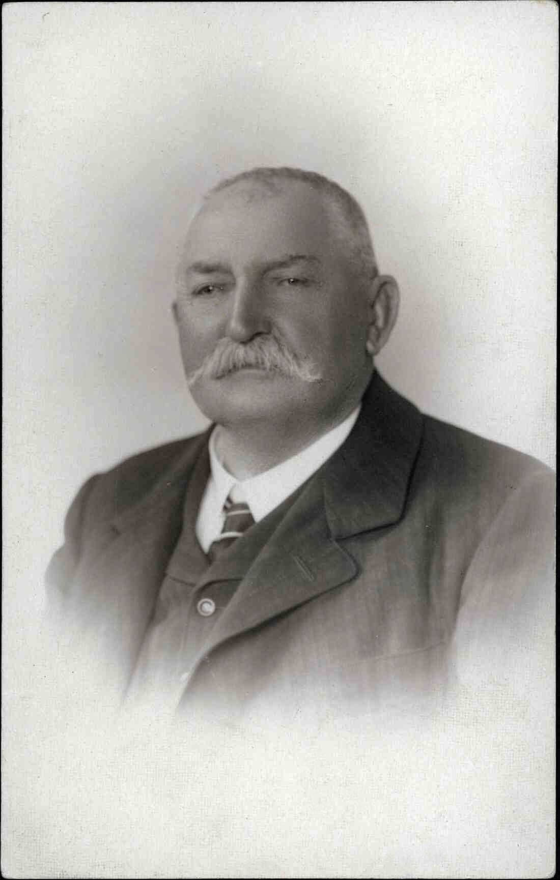 Firma Fliegenschnee (OW 574/Wienerstraße 14): Der Firmengründer Johann Fliegenschnee (*1851/+1932) - Portrait