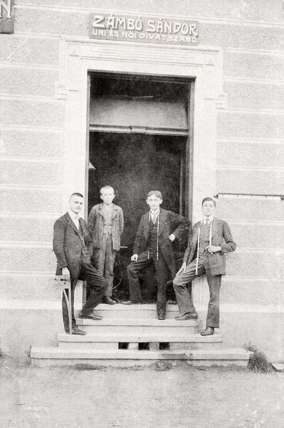 Schneiderei - Damen und Herrenmode Sandor Zambo (OW 145 b / Hauptplatz 10)