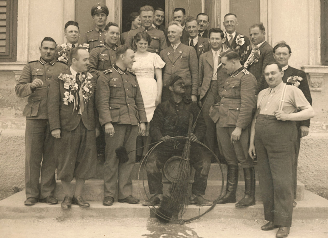 Musterung: Bild vor dem Gasthof Ruiter (OW 190 / Wienerstraße 35) - Granich/Kropf