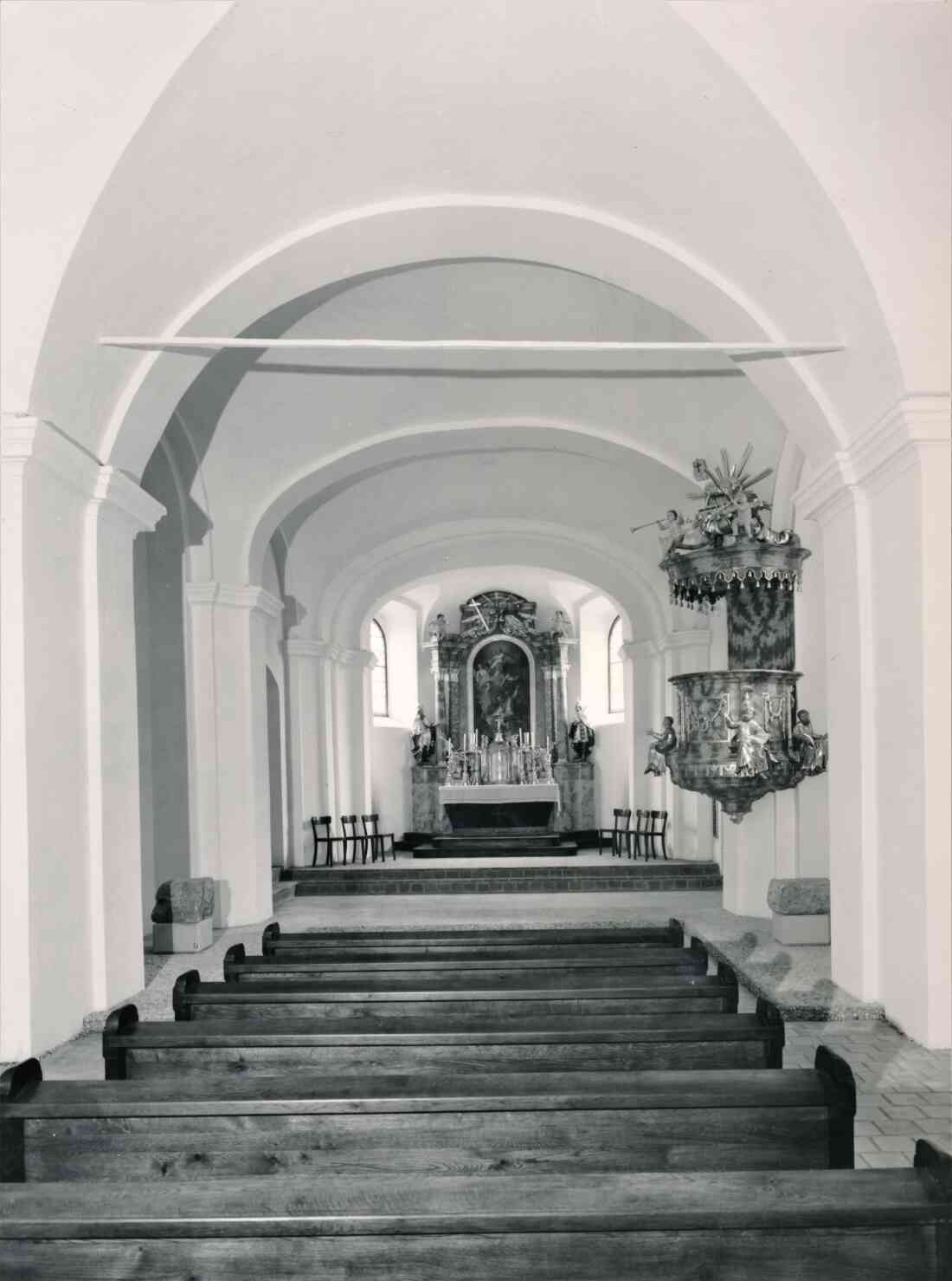Innenraum der röm. kath. Aufbahrungskirche Maria Himmelfahrt