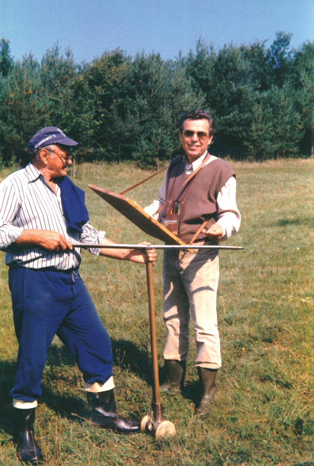 Finanzbeamter Ing. Hans Taucher bei Parifizierungen in Heiligenbrunn - links Hr. Gigler