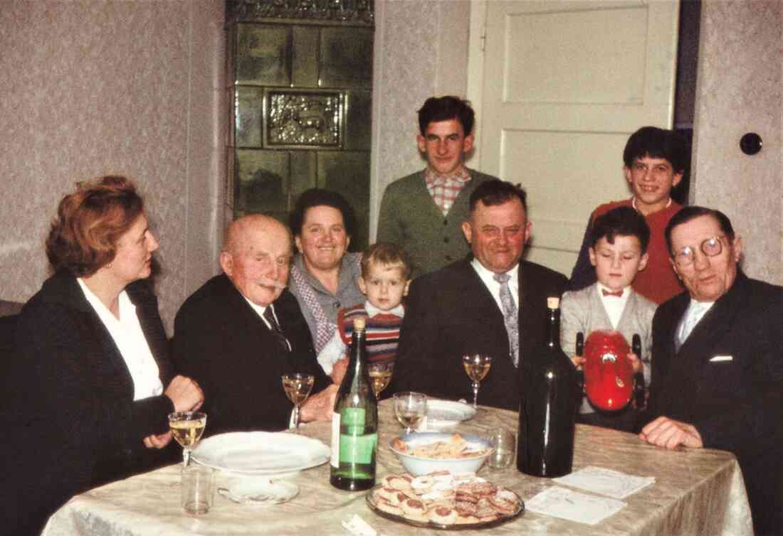 Familientreffen Steurer / Schober bei Baumeister Gustav Steurer (Wohnung im Haus Wienerstraße 18)