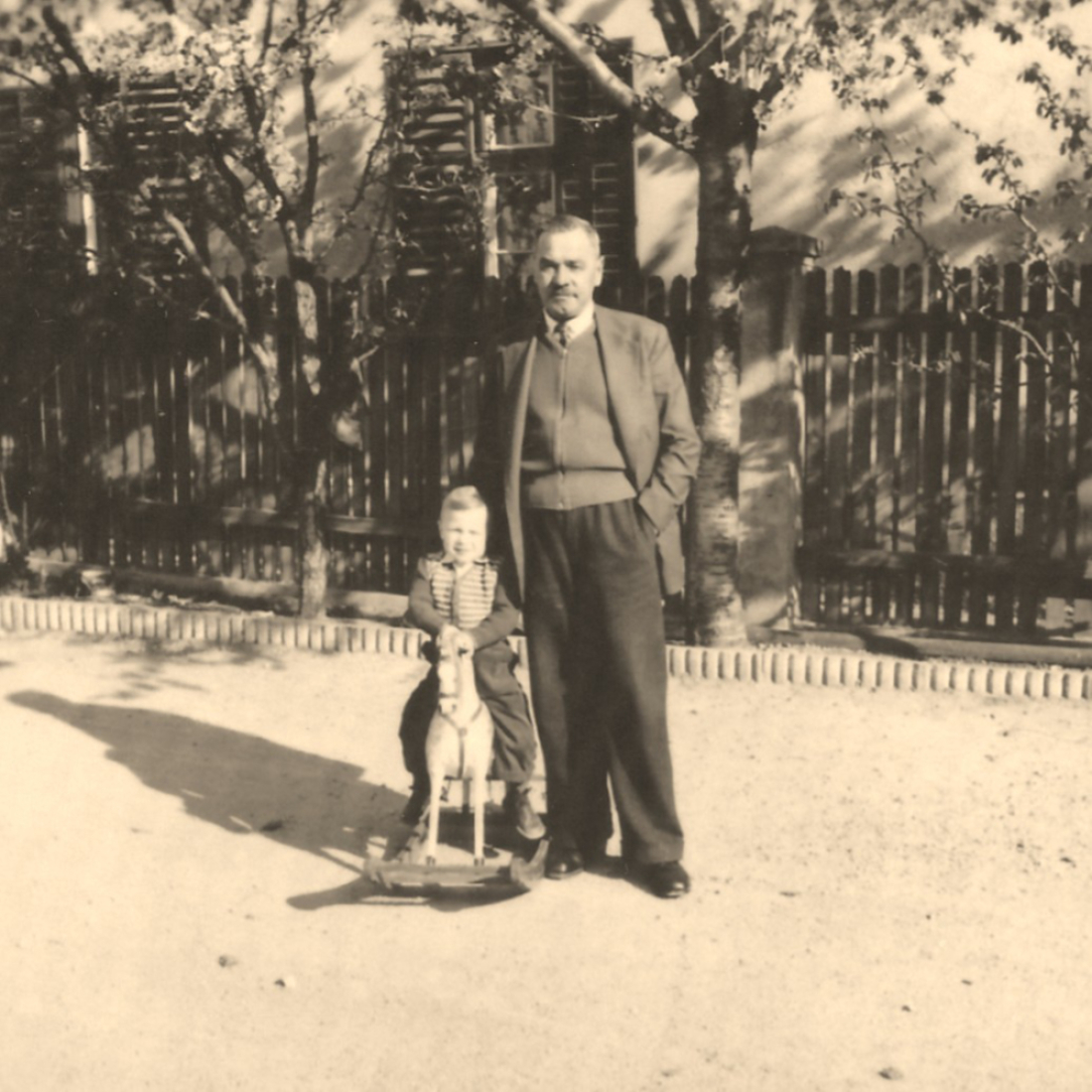Gangoly Alexander  I. (*1896/+1979) mit Aladar Gangoly, einem seiner Enkelsöhne