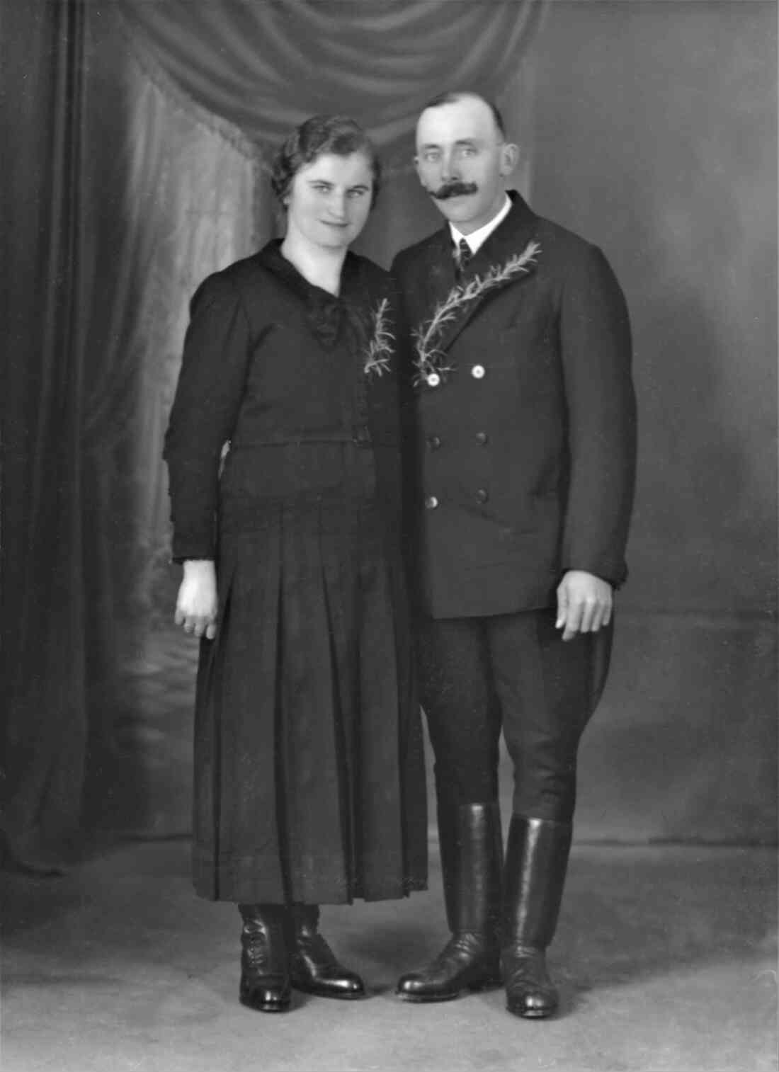 Das Hochzeitspaar Sofia Imre (* 4. Aug. 1908 / + 1. Sept. 1995) und Alexander Baliko (* 2. Mai 1900 / + 21. März 1951) - Portrait