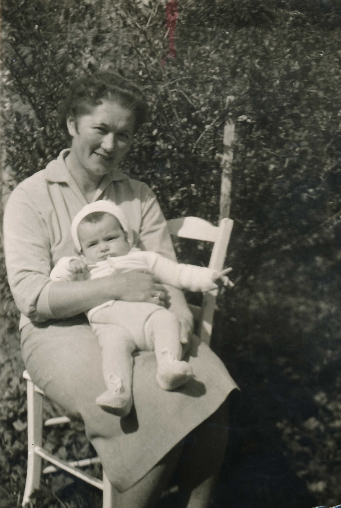 Mutter Elsa Böcskör (geb. Benkö, *1925/+2005) und Tochter Helene Böcskör - Grazerstraße 31