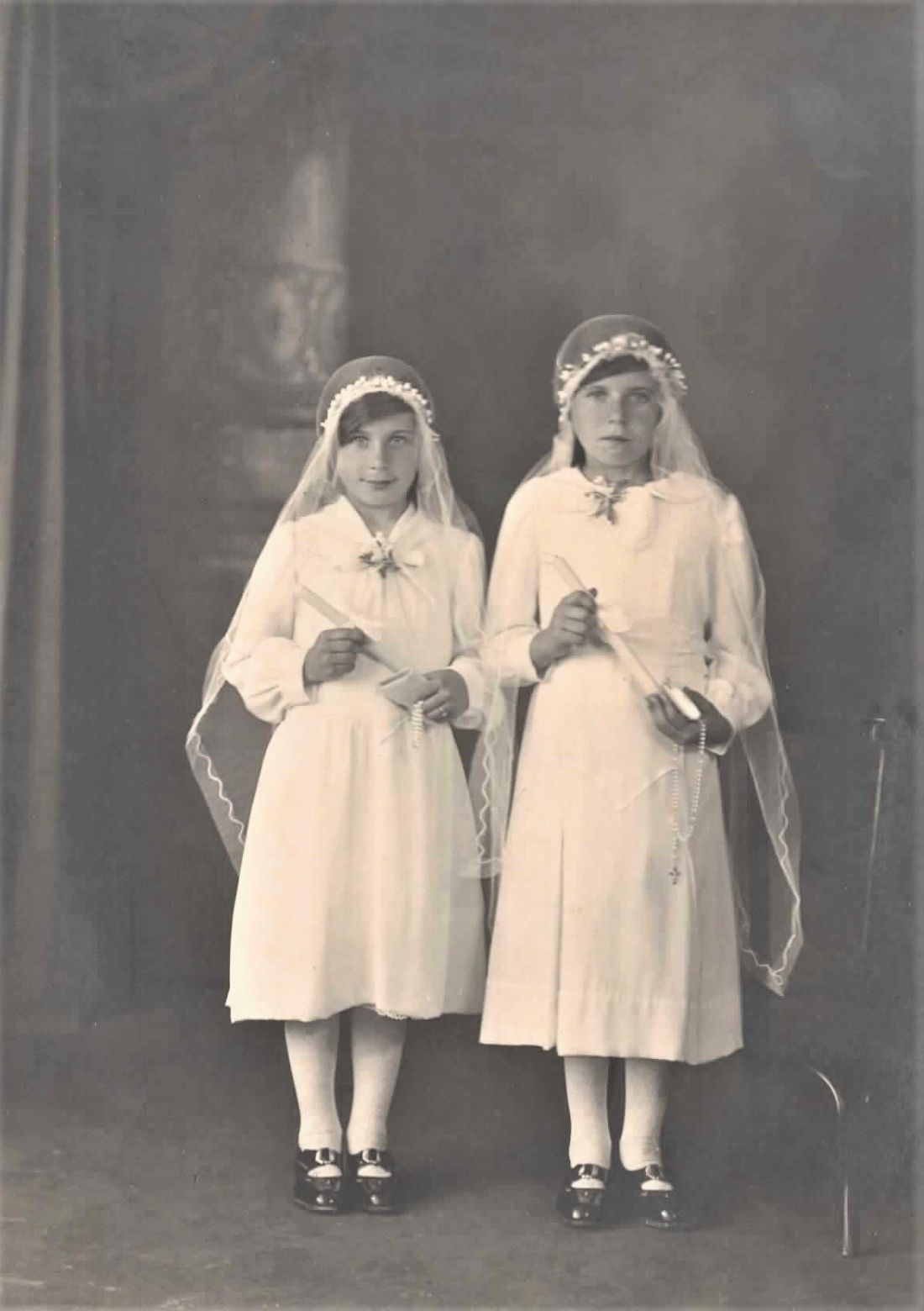 St. Martin: Röm. kath. Pfarre - Erstkommunion von Karoline Marth (geb. Halper) links und Theresia Hahn (geb. Halper) rechts