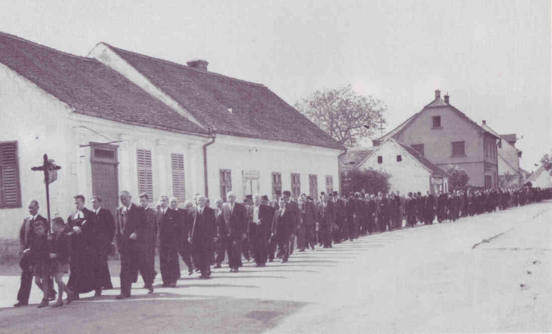 Begräbnis auf Höhe Steinamangererstraße 24 (evang. AB)