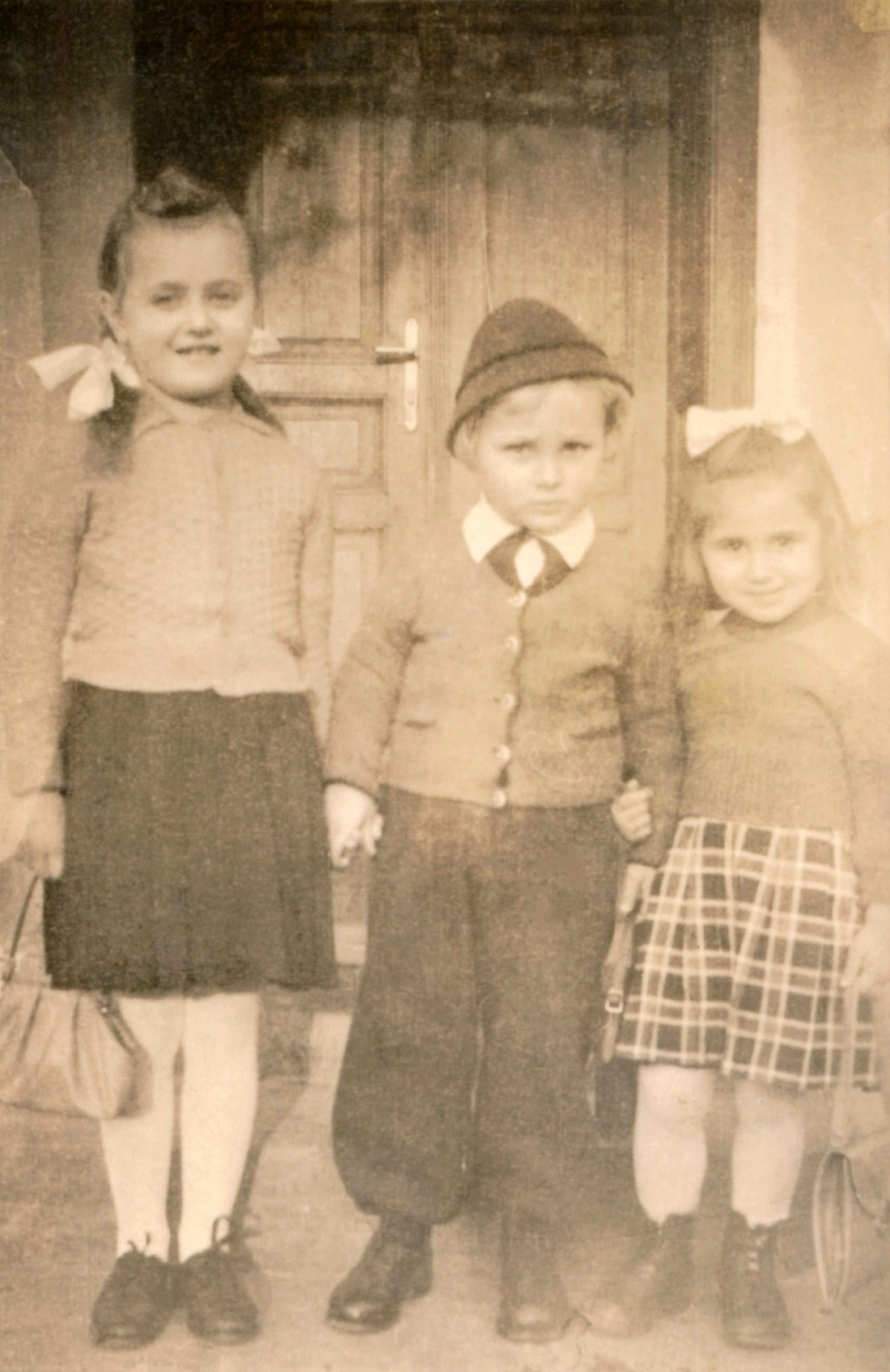 Cousinen und Cousin der Familie Baliko