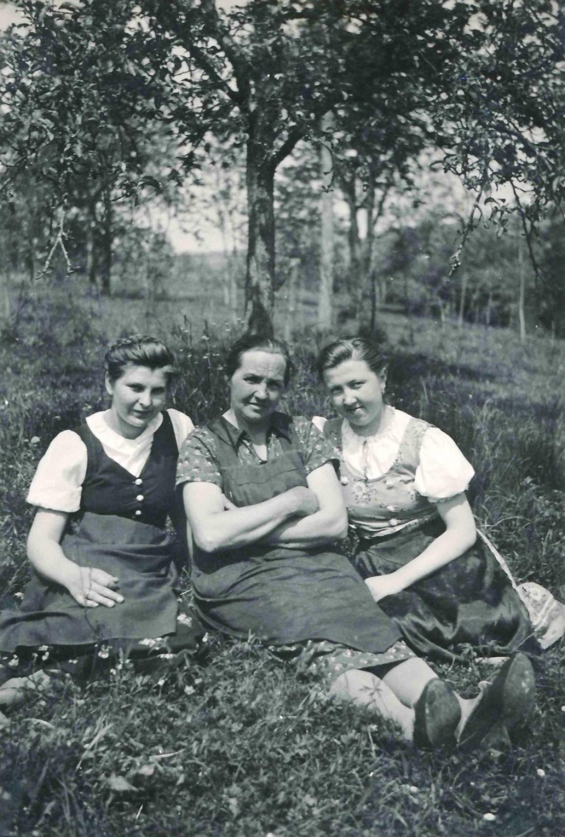 Zwei Imre-Schwestern mit ihrer Mutter Julianna Imre (geb. Sisko)