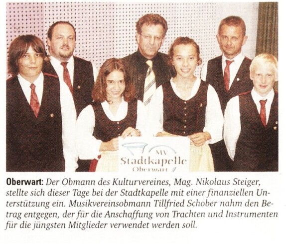 Kurzbericht in der BF vom 4. Okt. 2006: Stadtkapelle - der Obmann des Kultutvereins, Mag. Nikolaus Steiger, übergibt eine Unterstützung (Miertl/Obojkovits/Baumgartner/Poiger/Steiger/Schober)