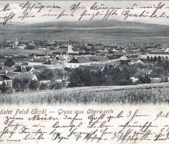 Ansichtskarte: "Üdvözlet Felsö Eörröl" / "Gruss aus Oberwarth" - Gesamtansicht gegen Westen mit den drei Kirchen, jedoch noch ohne Synagoge