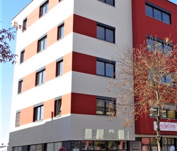Das ehemalige IV Center: Wohn- und Geschäftshaus (Hauptplatz 8)