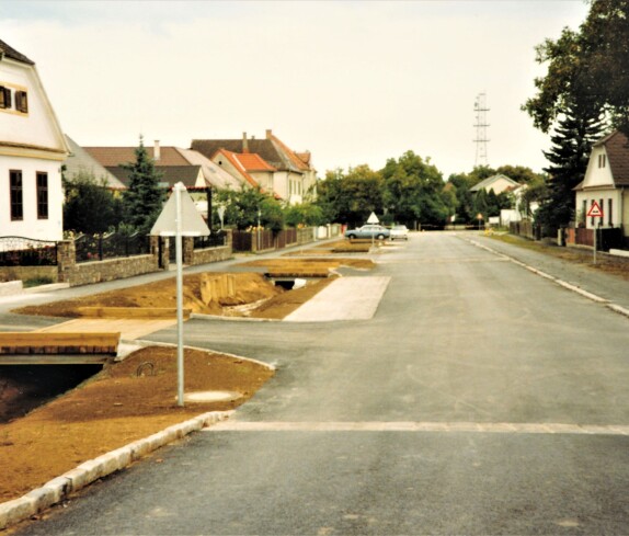 Überbauung und Neugestaltung im Verlauf des Wehoferbaches: Bereich Roseggergasse Richtung SO