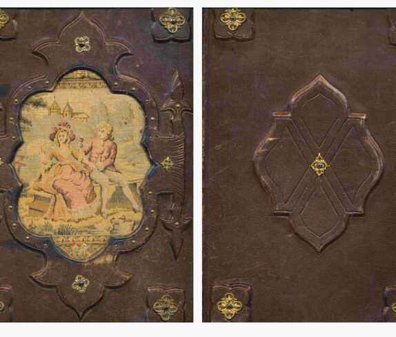 Vorder- und Rückseite eines sehr alten Fotoalbums